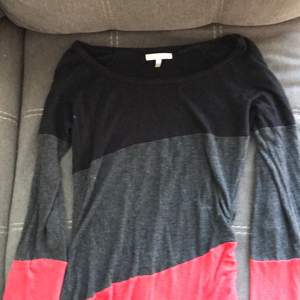 A thin long sleeve shirt